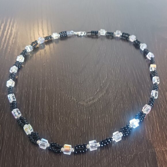 Beautiful cube beaded necklace - Picture 3 of 5